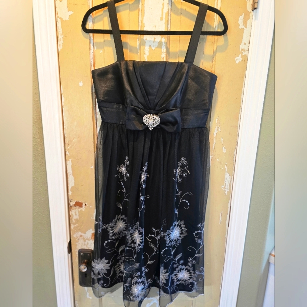 dressbarn Black and White Floral Midi Dress Size 8